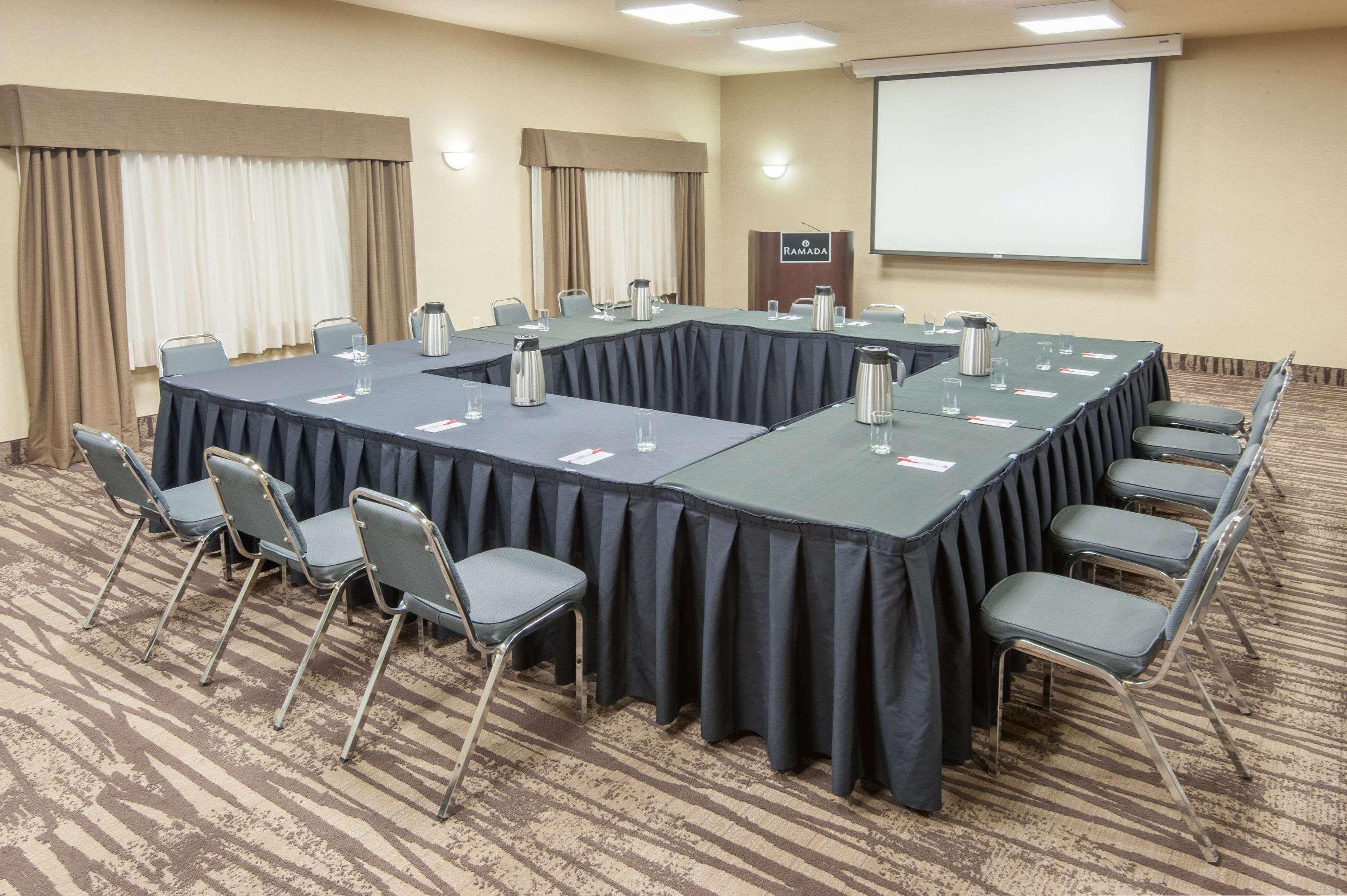 Ramada By Wyndham Drumheller Hotel & Suites Eksteriør bilde