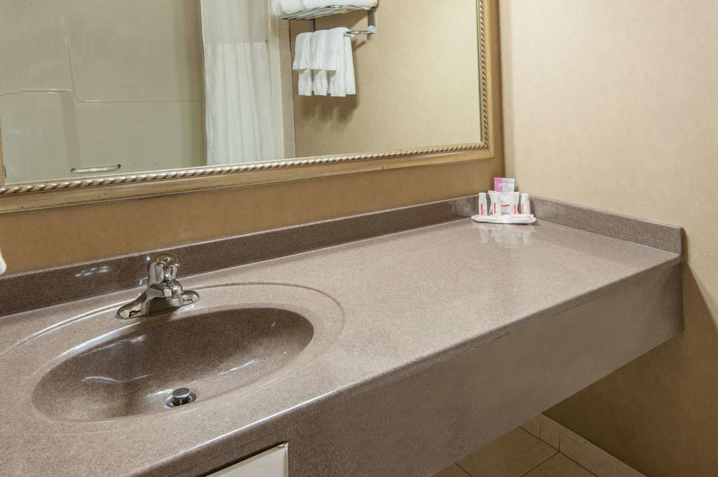 Ramada By Wyndham Drumheller Hotel & Suites Eksteriør bilde